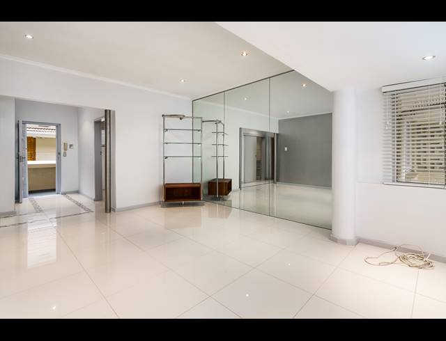 2 BEDROOM APARTMENT RENTED IN MOUILLE POINT